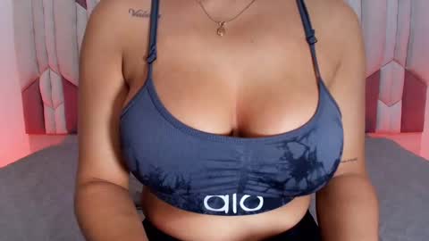 instagram luciana417  online show from 12, 9, 2025