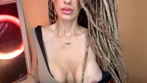 luciashowhot online show from 17, 4, 2026