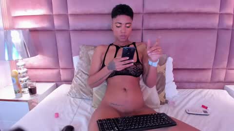  lucia wallace  online show from 19, 2, 2025