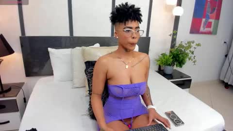  lucia wallace  online show from 8, 1, 2026