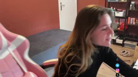 Snapshot of lucie_hot chatting on 28, 2, 2025 Lucie hot follow me on online show from 28, 2, 2025