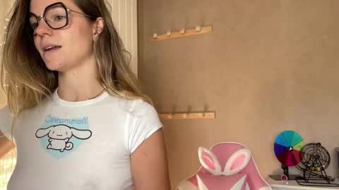 Snapshot of lucie_hot chatting on 27, 9, 2025 Lucie hot follow me on online show from 27, 9, 2025