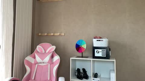 Snapshot of lucie_hot chatting on 30, 11, 2025 Lucie hot follow me on online show from 30, 11, 2025