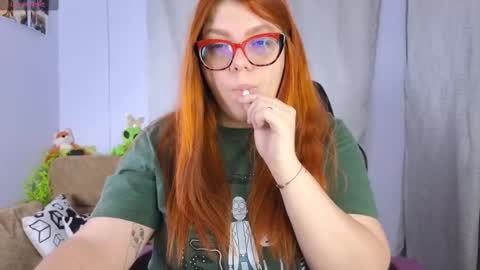 Snapshot of lucie_nicolls chatting on 3, 3, 2025 Lucie online show from 3, 3, 2025