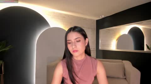 Lucie Martin online show from 5, 4, 2026