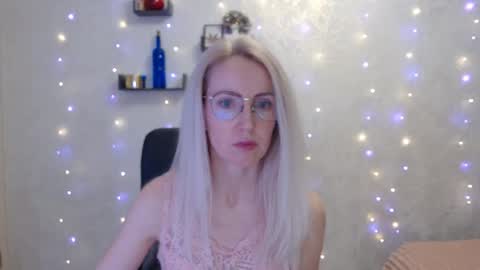 Snapshot of luckcristal chatting on 2, 3, 2026 Arina online show from 2, 3, 2026