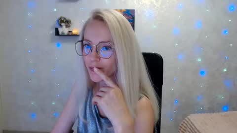 Snapshot of luckcristal chatting on 7, 7, 2026 Arina online show from 7, 7, 2026