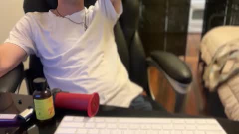 Snapshot of lucky_bme chatting on 7, 5, 2026 lucky_bme online show from 7, 5, 2026
