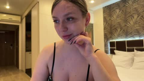 lucky_foryou_baby online show from 17, 4, 2026