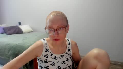 lucky_licky20 online show from 9, 12, 2024