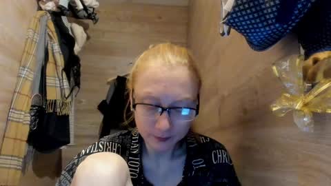 lucky_licky20 online show from 1, 1, 2025
