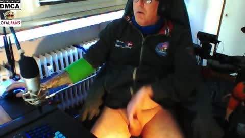 Snapshot of luckyfreak1 chatting on 8, 2, 2025 call me Stefan online show from 8, 2, 2025