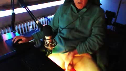 Snapshot of luckyfreak1 chatting on 10, 10, 2025 call me Stefan online show from 10, 10, 2025