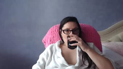 Snapshot of luckylinda23 chatting on 2, 5, 2026 luckylinda23 online show from 2, 5, 2026