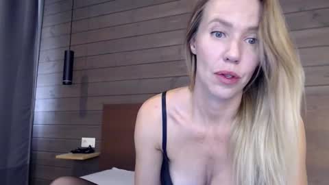Mila Novak online show from 10, 10, 2025