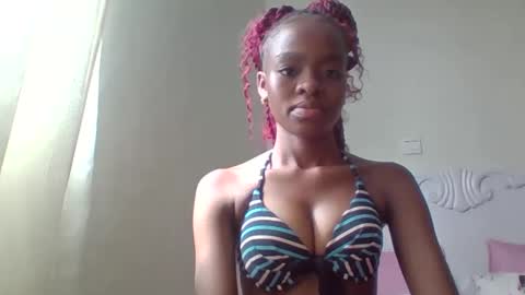 Snapshot of luckyqueen3 chatting on 6, 3, 2025 lilian online show from 6, 3, 2025