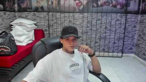 Snapshot of luckyy_boy_ chatting on 23, 4, 2026 Lucky online show from 23, 4, 2026