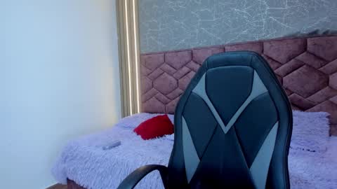 Lucy Greys online show from 12, 3, 2025