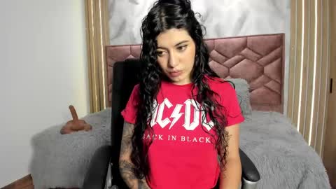 Lucy Greys online show from 21, 10, 2025