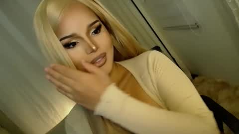 Snapshot of lucy_heartfiliaxxx chatting on 13, 10, 2025 MONA online show from 13, 10, 2025