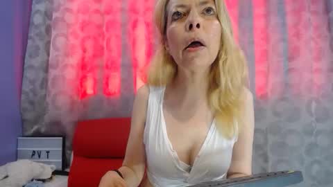  SleepyAbuela online show from 6, 1, 2026