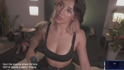 Snapshot of lucyallenx chatting on 22, 2, 2025 Lucy Alien  online show from 22, 2, 2025