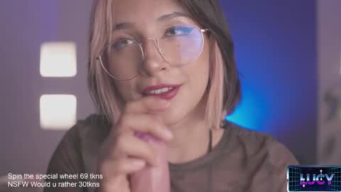 Snapshot of lucyallenx chatting on 1, 3, 2025 Lucy Alien  online show from 1, 3, 2025