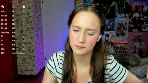 Snapshot of lucyrose33 chatting on 2, 10, 2025 Lucy Rose online show from 2, 10, 2025