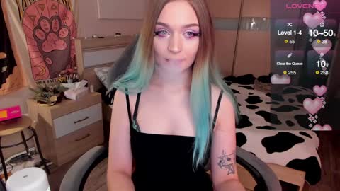 Snapshot of lucysbrain chatting on 19, 1, 2025 Lucy online show from 19, 1, 2025