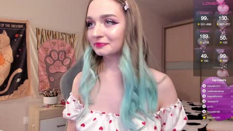 Snapshot of lucysbrain chatting on 1, 2, 2025 Lucy online show from 1, 2, 2025