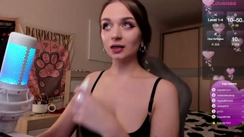 Snapshot of lucysbrain chatting on 2, 2, 2025 Lucy online show from 2, 2, 2025