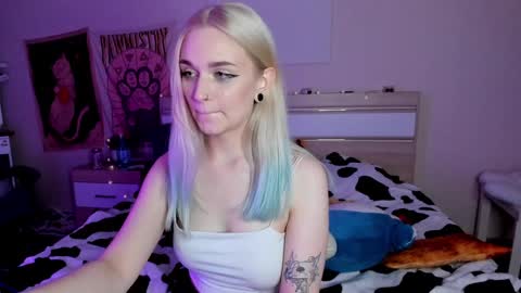 Snapshot of lucysbrain chatting on 12, 3, 2025 Lucy online show from 12, 3, 2025