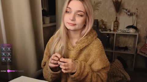 Snapshot of lucysbrain chatting on 13, 9, 2025 Lucy online show from 13, 9, 2025