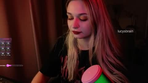 Snapshot of lucysbrain chatting on 1, 10, 2025 Lucy online show from 1, 10, 2025