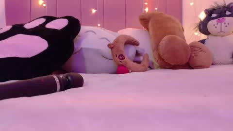 Snapshot of lucyy_peach chatting on 29, 4, 2026 LUCYY FROM HOME online show from 29, 4, 2026