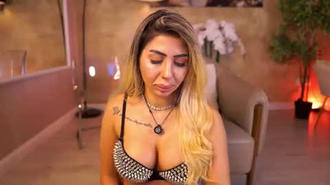 LucyRose online show from 20, 6, 2026