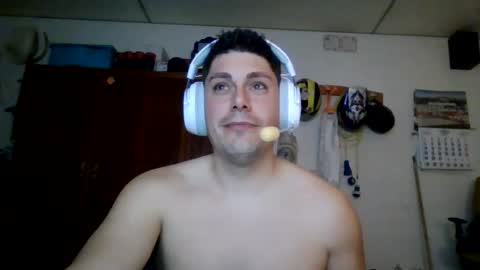 Snapshot of luis2423 chatting on 13, 3, 2026 A slave to the mistress.. un esclavo para las amas dominantes. online show from 13, 3, 2026