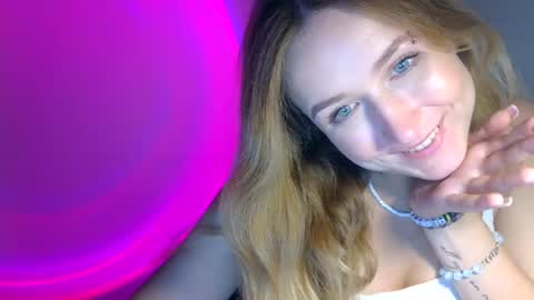 Lulu Baby18 online show from 8, 9, 2025