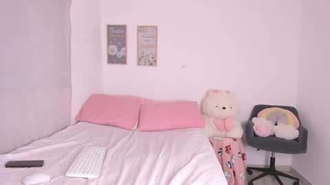 Snapshot of lulu_russell chatting on 5, 1, 2025 LULU online show from 5, 1, 2025