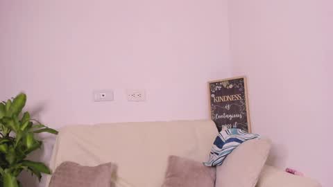 Snapshot of lulu_russell chatting on 19, 1, 2025 LULU online show from 19, 1, 2025