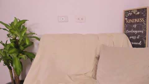 Snapshot of lulu_russell chatting on 26, 1, 2025 LULU online show from 26, 1, 2025