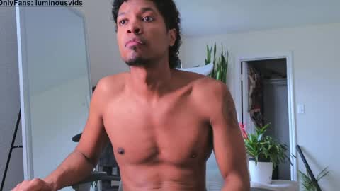 Snapshot of luminouscummer chatting on 12, 4, 2026 luminous online show from 12, 4, 2026