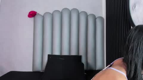 luna_bella_23 online show from 6, 5, 2026