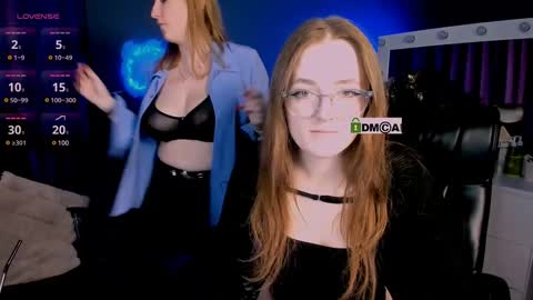 luna_berryy online show from 4, 2, 2025