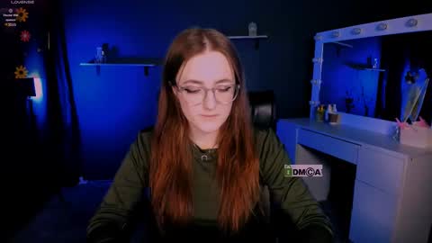 luna_berryy online show from 10, 3, 2025