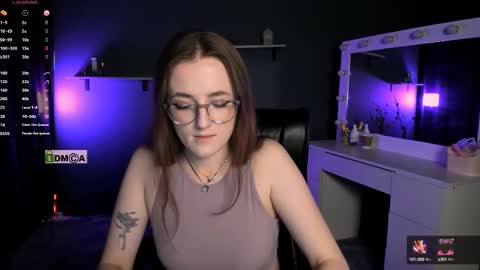 luna_berryy online show from 11, 3, 2025