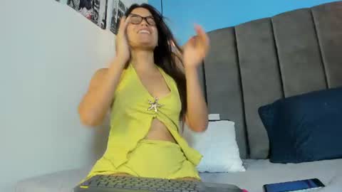 luna_honey9 online show from 25, 6, 2026