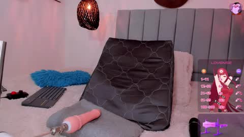 LUNA LOBOO online show from 30, 4, 2026