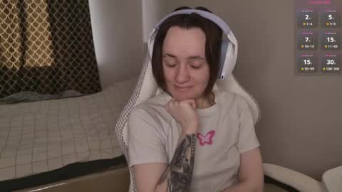 luna_loveeee online show from 15, 4, 2026