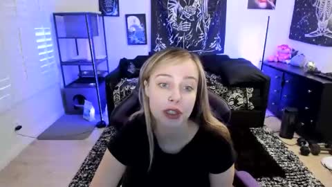 Snapshot of luna_lovelyy chatting on 4, 5, 2026 Luna online show from 4, 5, 2026